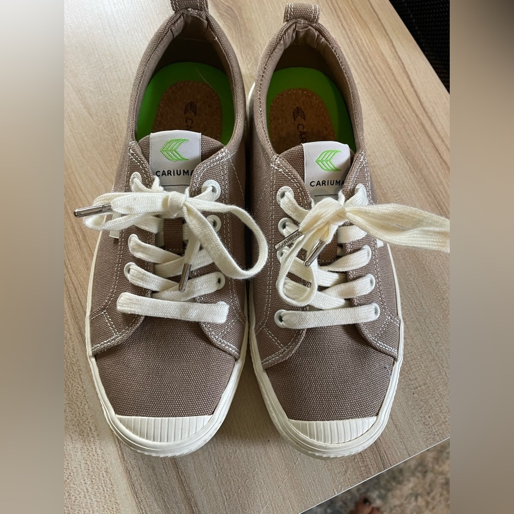 Cariuma sneaker
